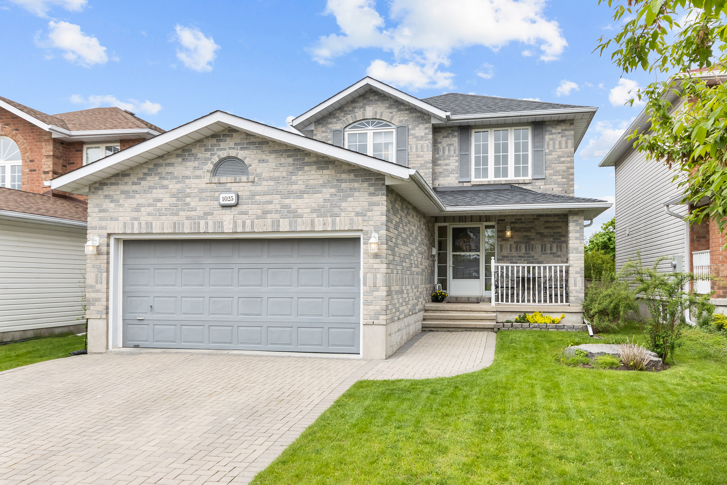 Exterior real estate photography example by Show Kingston – suburban home near Kingston, Ontario