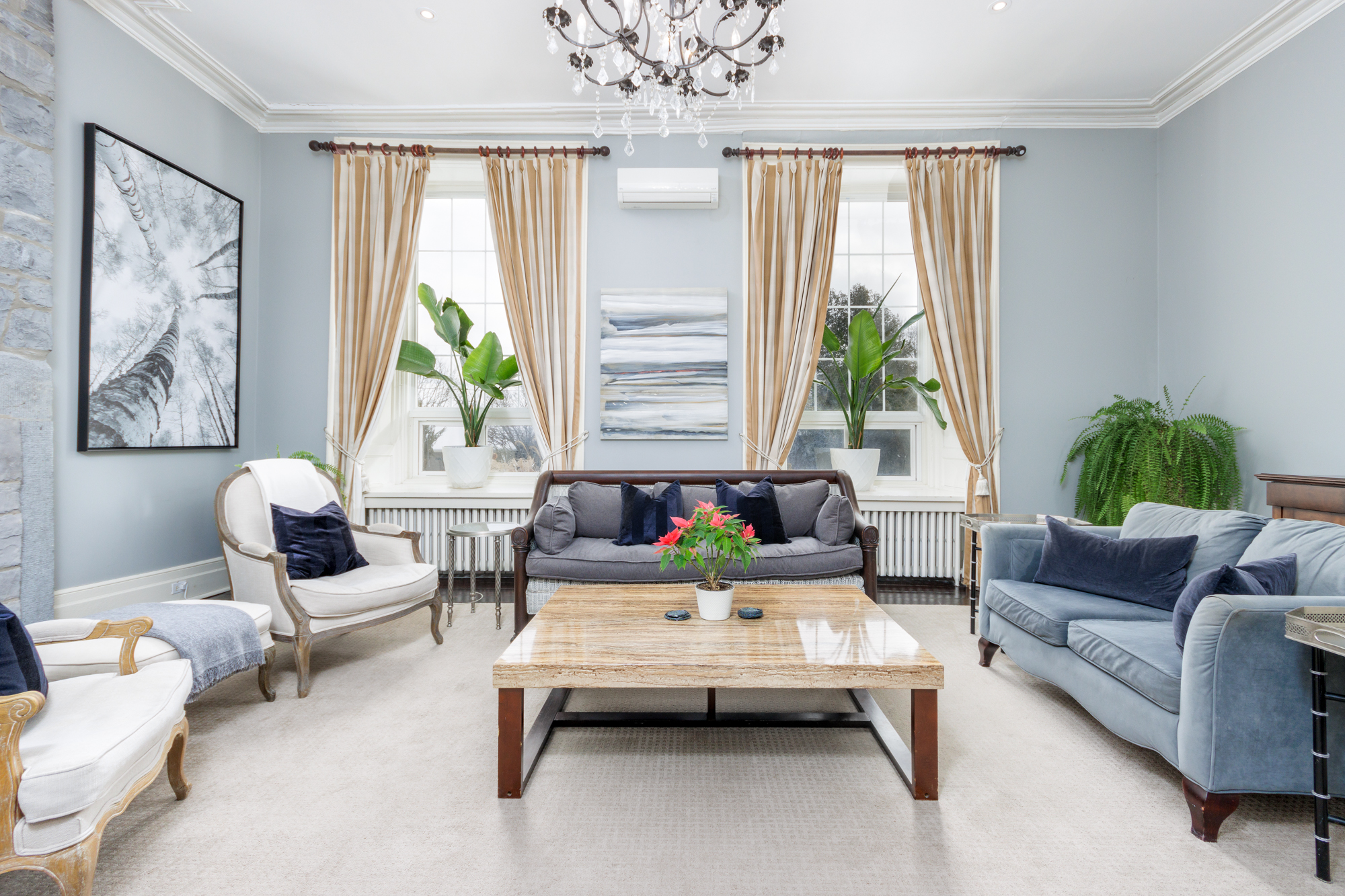 Interior real estate photography example by Show Kingston – large bright living room home near Kingston, Ontario