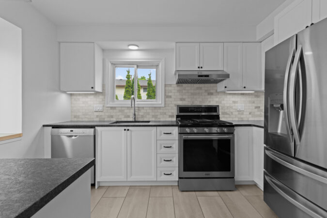 Interior real estate photography example by Show Kingston – clean modern kitchen in Kingston, Ontario by Show Kingston