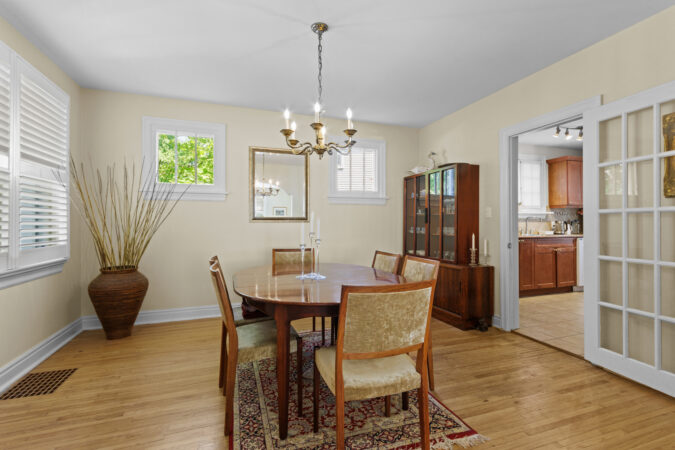 Interior real estate photography example by Show Kingston – dining room in Kingston, Ontario