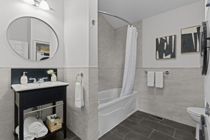 Interior real estate photography example from Show Kingston – bathroom in Kingston, Ontario