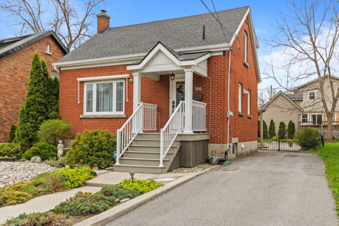 Exterior real estate photography example by Show Kingston – home in Kingston, Ontario