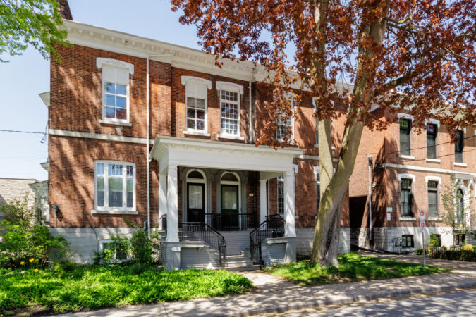 Exterior real estate photography example by Show Kingston – home in Kingston, Ontario