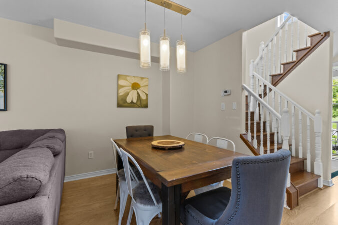 Interior real estate photography example by Show Kingston – dining room in Kingston, Ontario